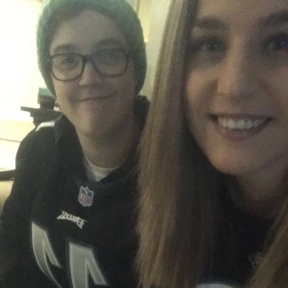 Meet the staff & the Poshing Peach ๐ค๐ - Picture 7 of 8